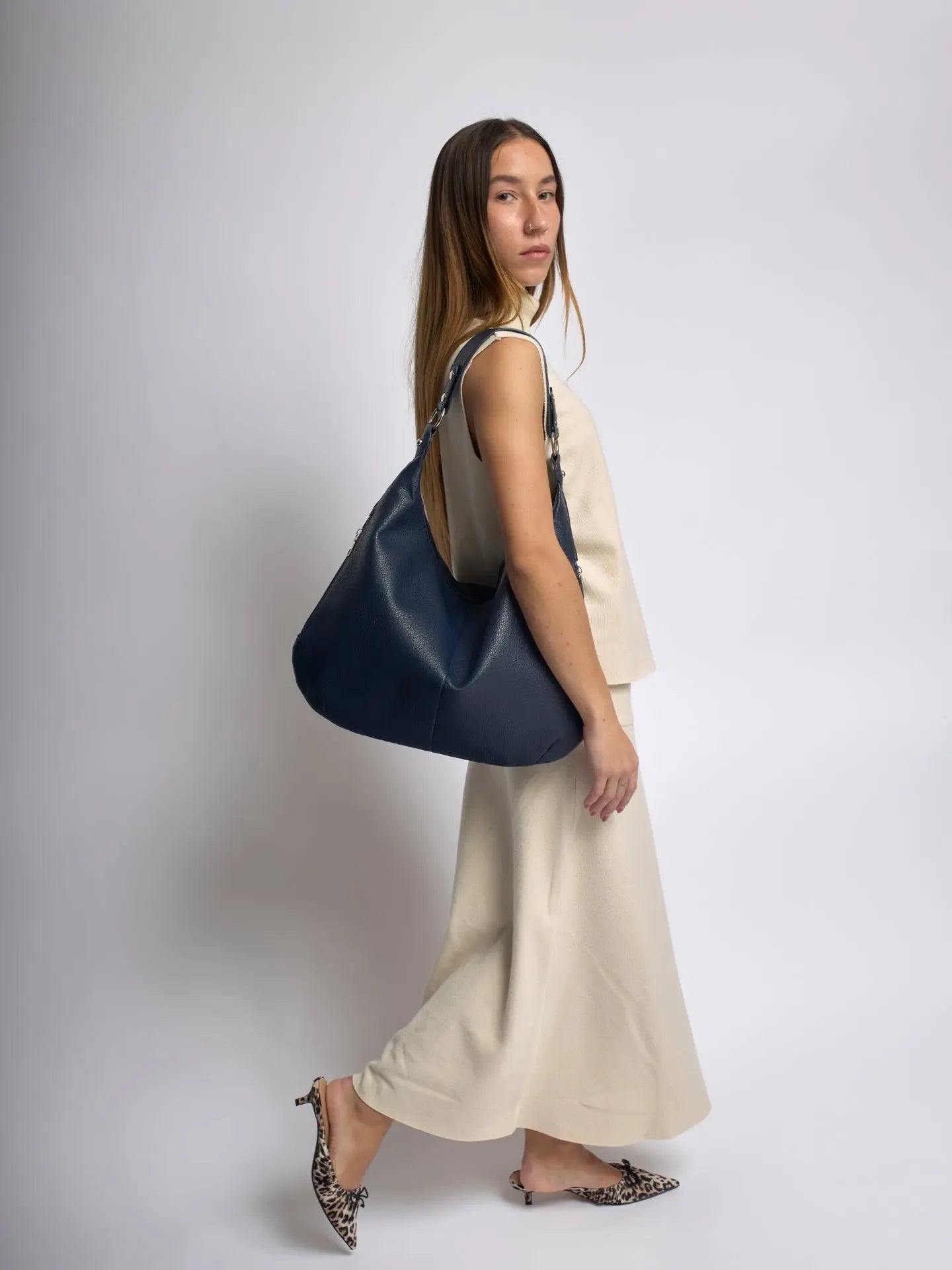 Kaia | Luxe Black Leather Hobo Bag – Timeless Elegance & Everyday Comfort - in Navy Blue | Arvea Bags