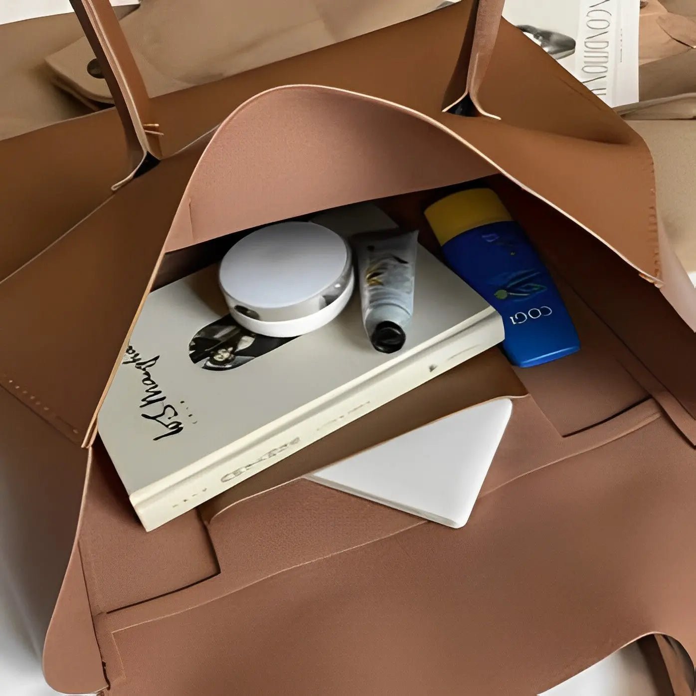Katherine | Black Elegant Retro Tote – Timeless & Chic - in Brown | Arvea Bags