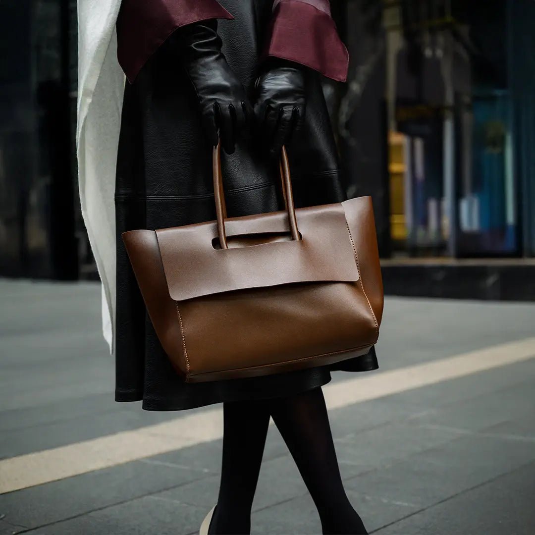 Katherine | Black Elegant Retro Tote – Timeless & Chic - in Brown | Arvea Bags