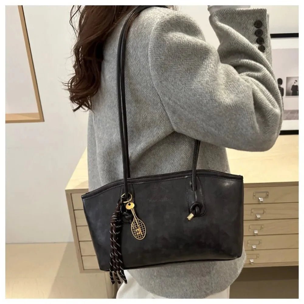 Large Vegan Leather Shoulder Bag – Stylish Everyday Handbag with Spacious Design - in Black | Arvea Bags