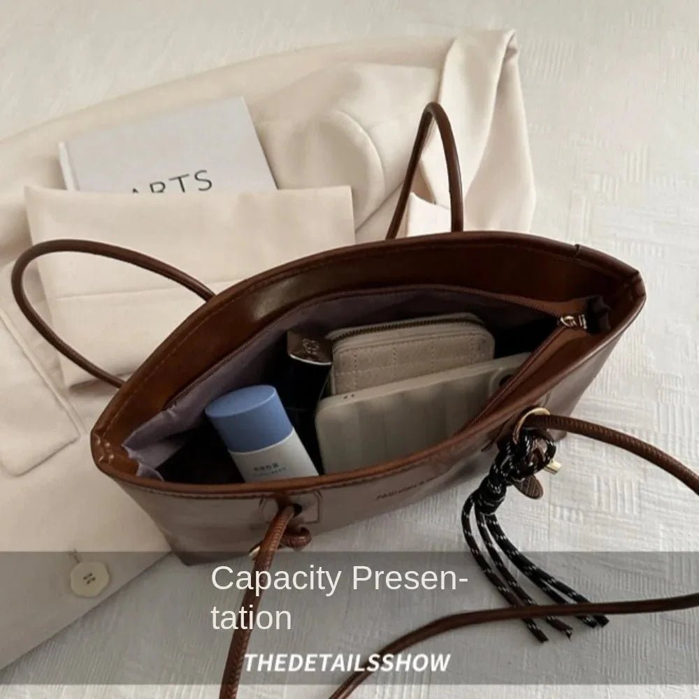 Large Vegan Leather Shoulder Bag – Stylish Everyday Handbag with Spacious Design - in Black | Arvea Bags