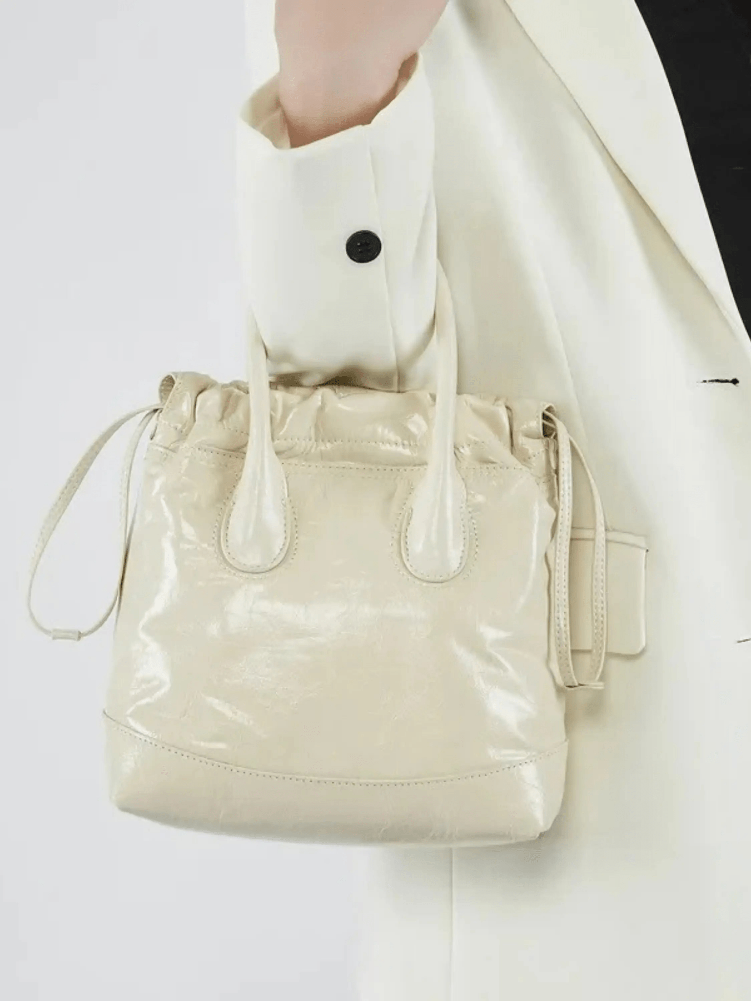 Maelora | Glossy Black Leather Drawstring Bag – Chic & Modern - in Black | Arvea Bags