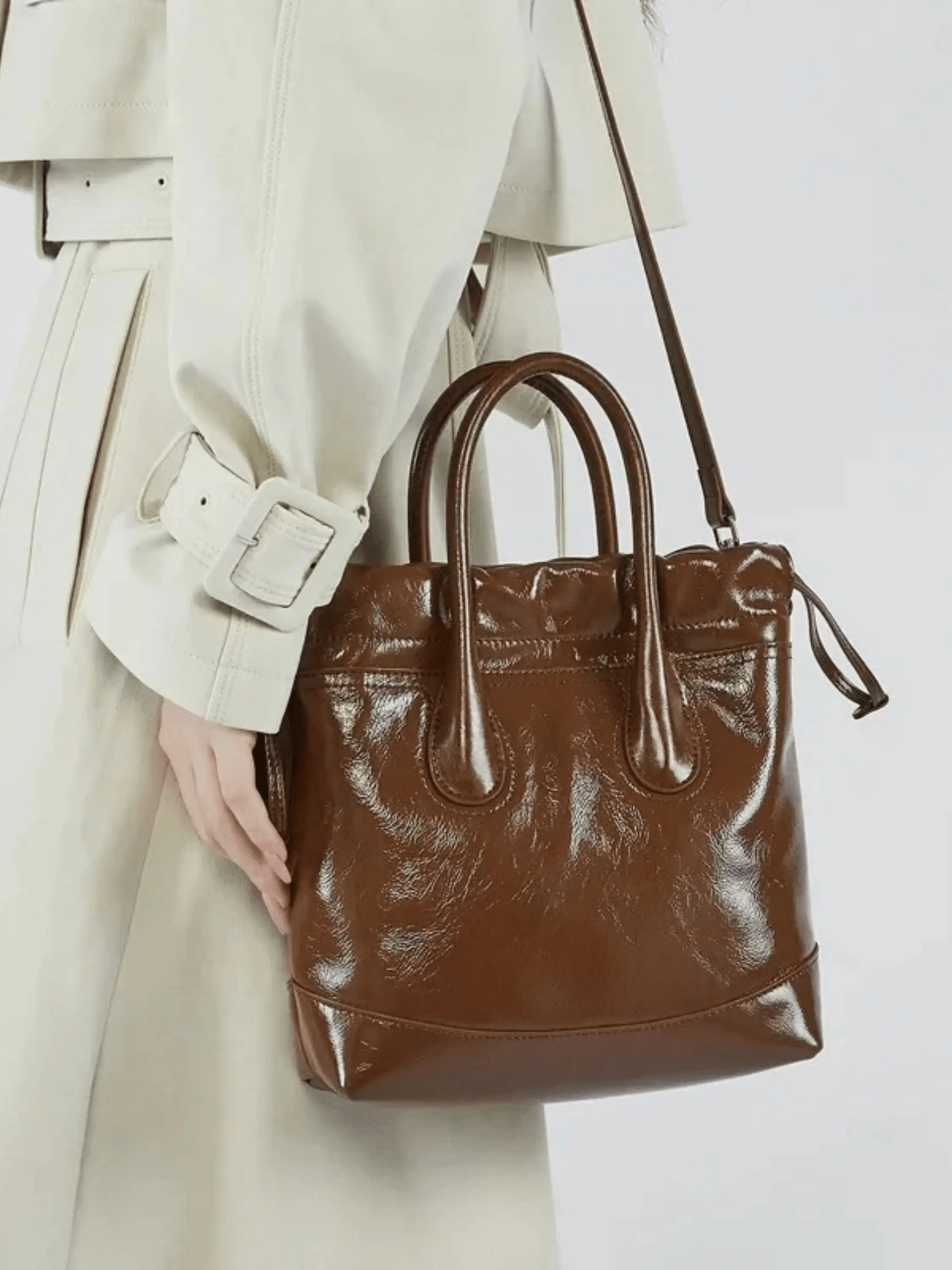 Maelora | Glossy Black Leather Drawstring Bag – Chic & Modern - in Cream | Arvea Bags