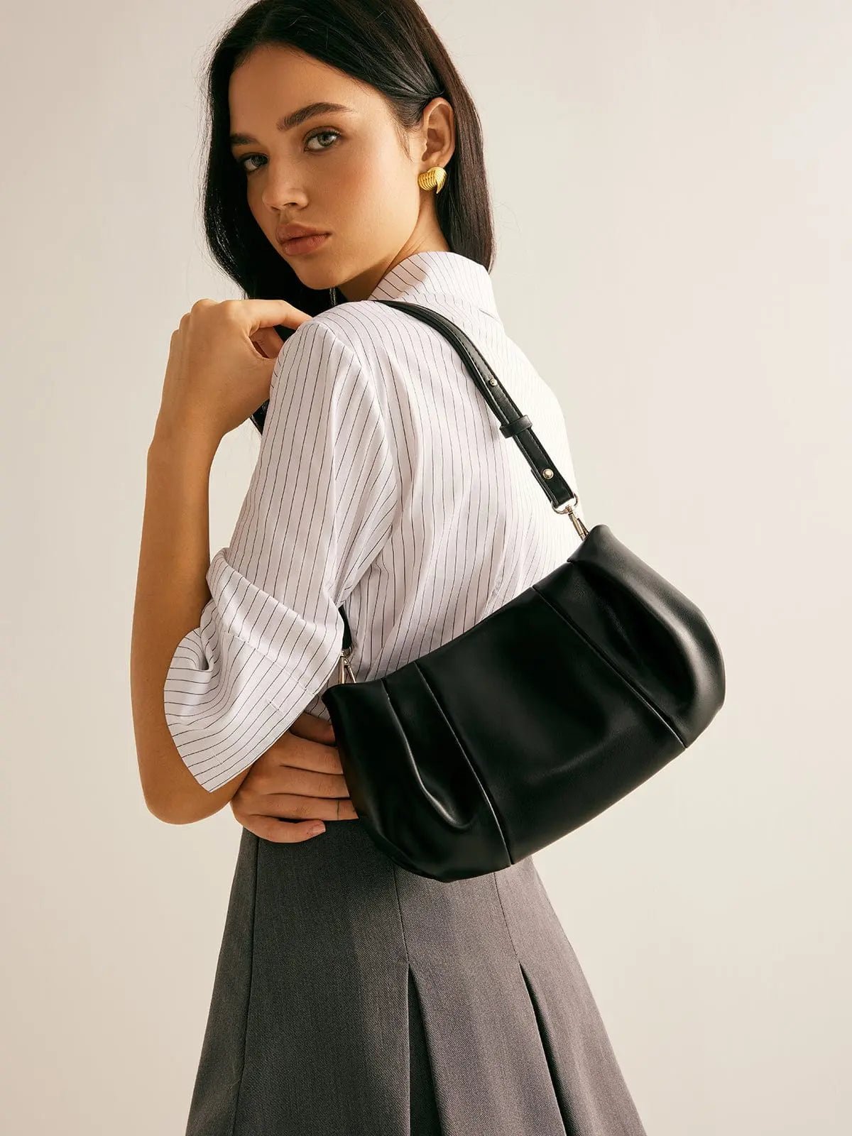 Mia | Classic Pleated Shoulder Bag – Timeless Elegance & Functionality - in Black | Arvea Bags