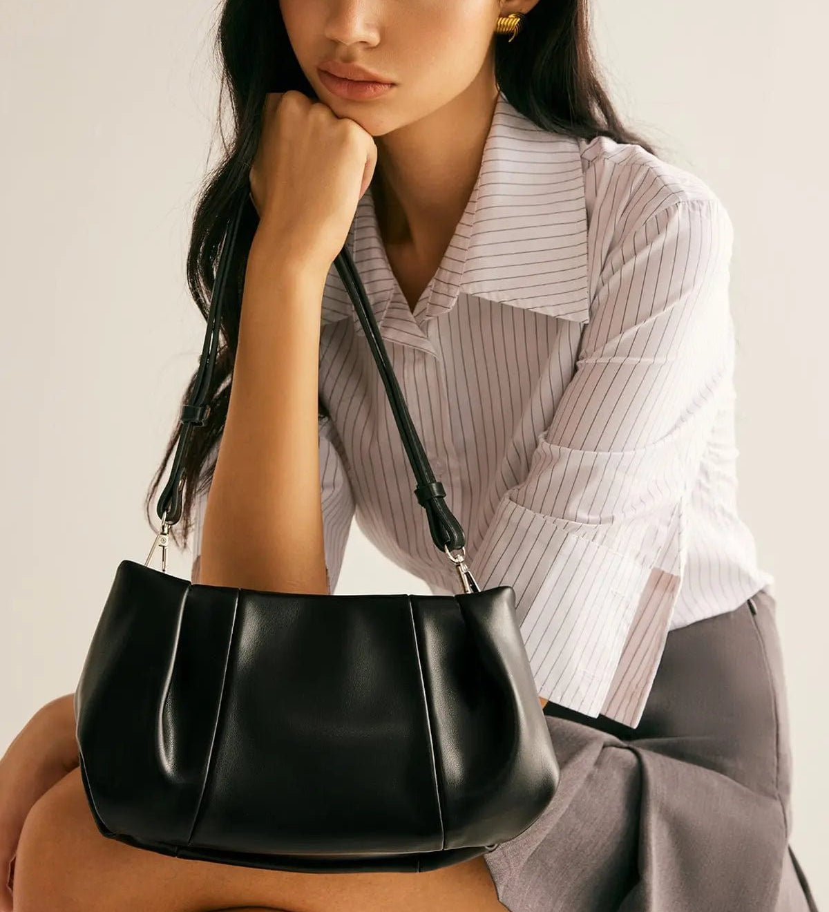 Mia | Classic Pleated Shoulder Bag – Timeless Elegance & Functionality - in Black | Arvea Bags