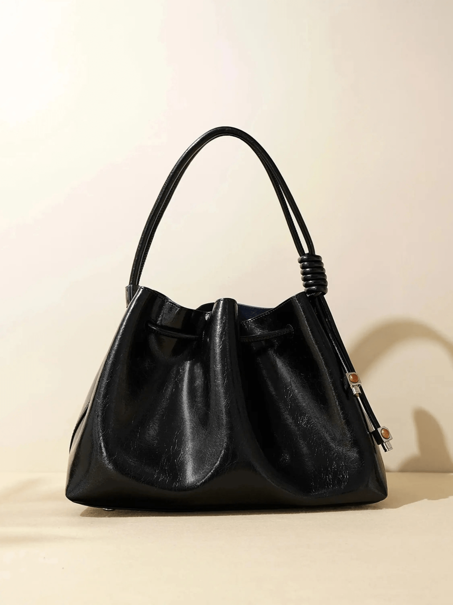 Mila | Luxe Caramel Leather Bucket Bag – Chic & Spacious - in Black | Arvea Bags