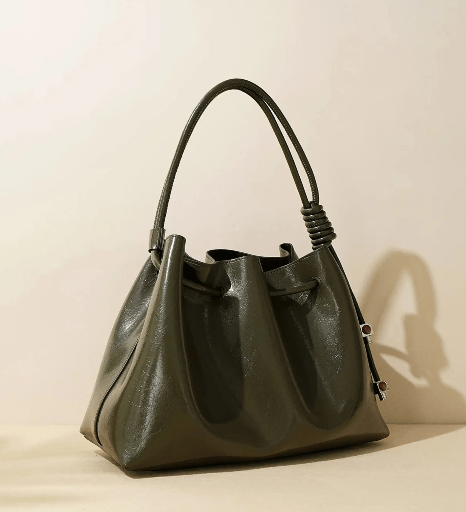Mila | Luxe Caramel Leather Bucket Bag – Chic & Spacious - in Dark Green | Arvea Bags