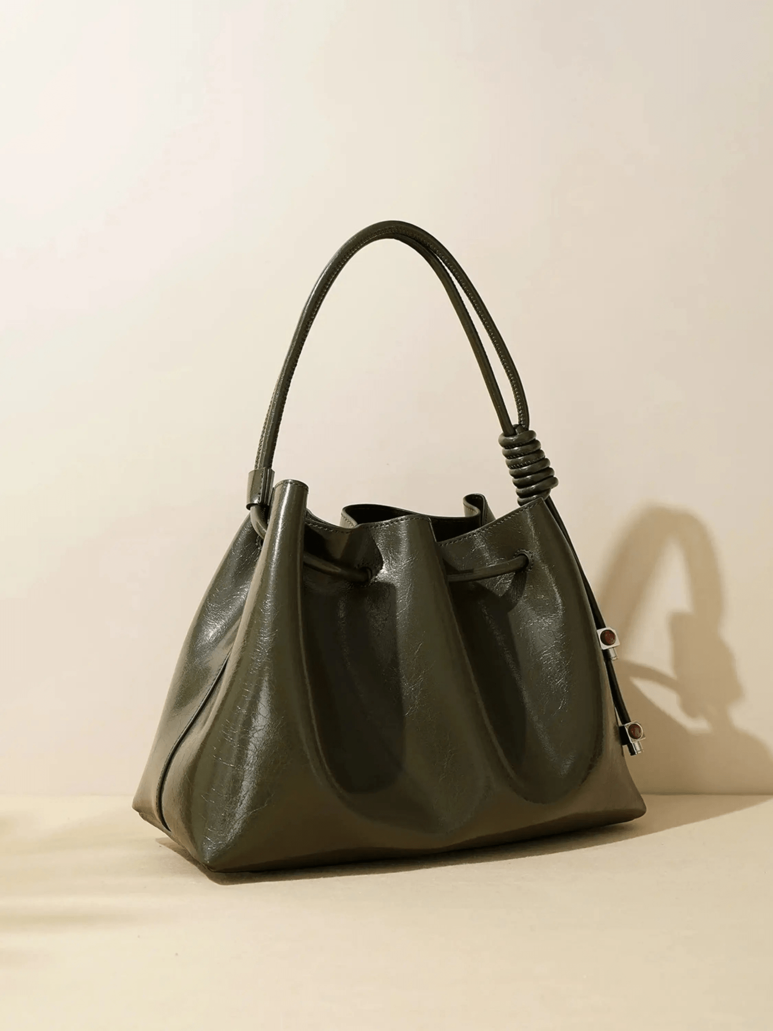 Mila | Luxe Caramel Leather Bucket Bag – Chic & Spacious - in Dark Green | Arvea Bags