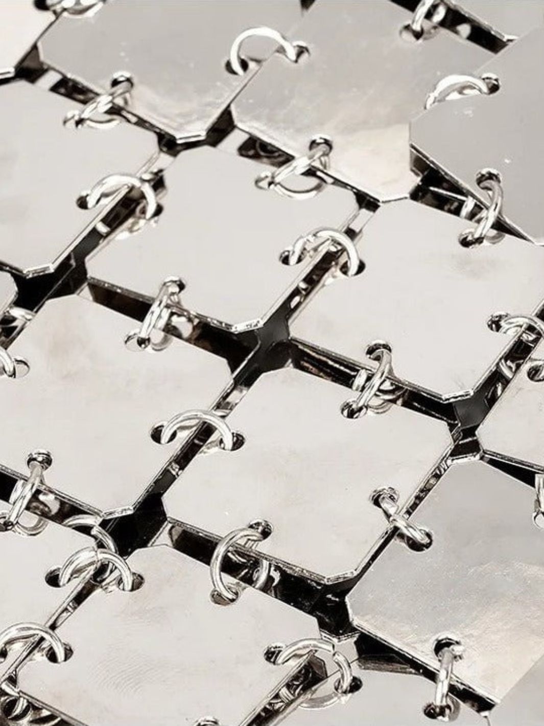 Mini chain - link bag with square metallic plates - in Silver | Arvea Bags