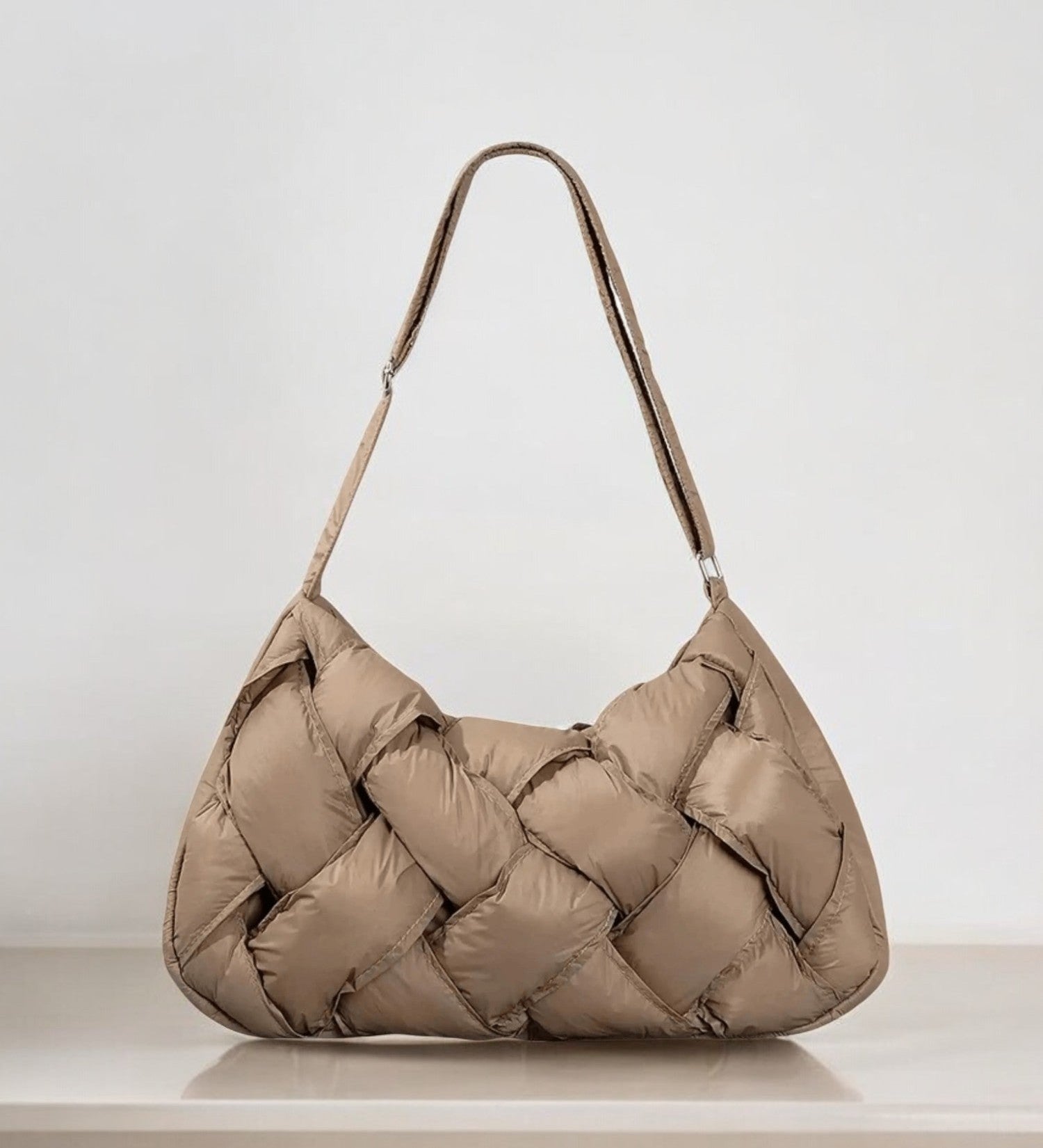 Olivia | Quilted Shoulder Bag – Modern & Minimalist Woven Design - in Black | Arvea Bags