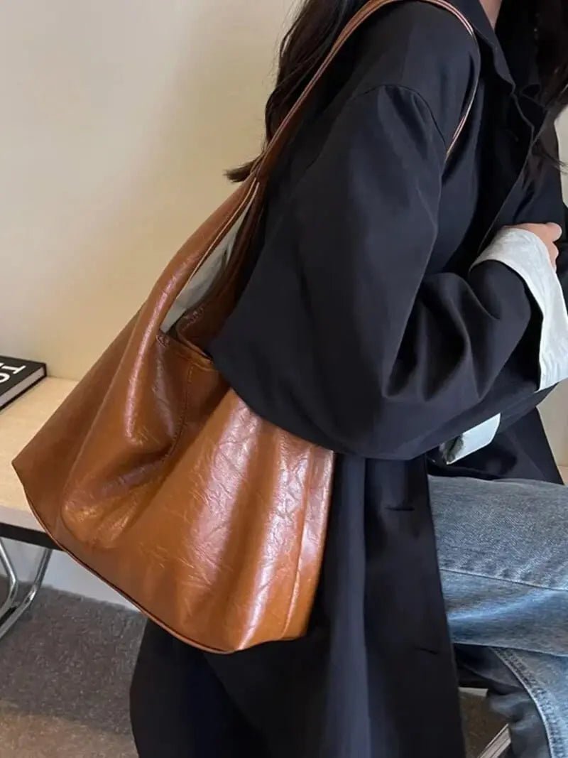 Ravellea | Luxe Black Leather Hobo Bag – Minimal & Chic - in Beige | Arvea Bags