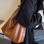 Ravellea | Luxe Black Leather Hobo Bag – Minimal & Chic - in Beige | Arvea Bags