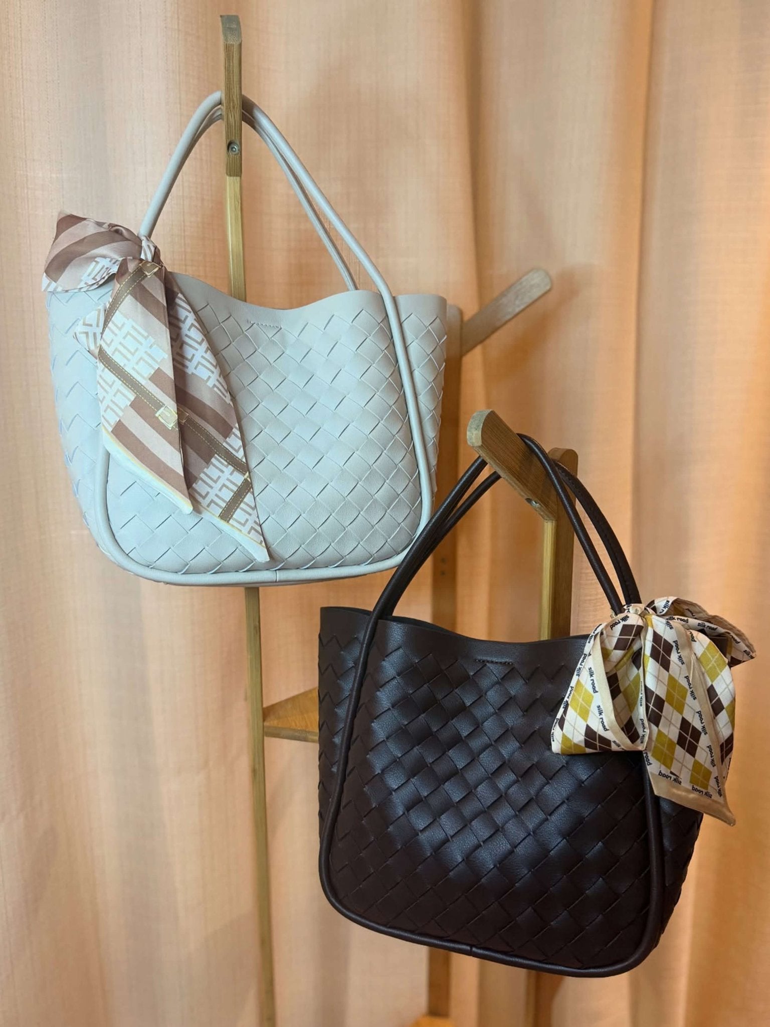 Rizelle Tote Bag – Structured Everyday Handbag with Minimalist Design - in Black | Arvea Bags