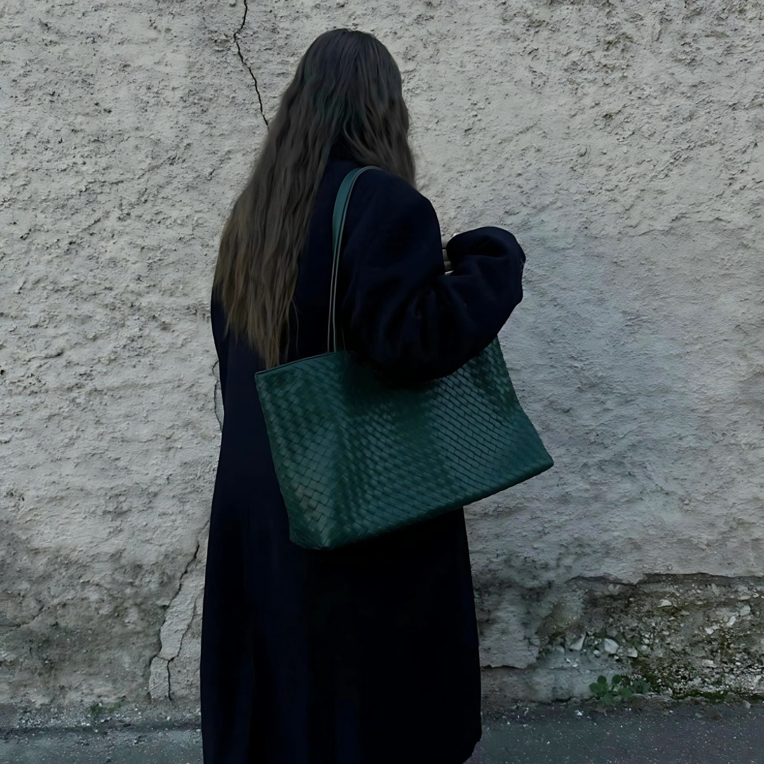Rosetta Woven Shoulder Tote Bag – Minimalist Design - in Black | Arvea Bags