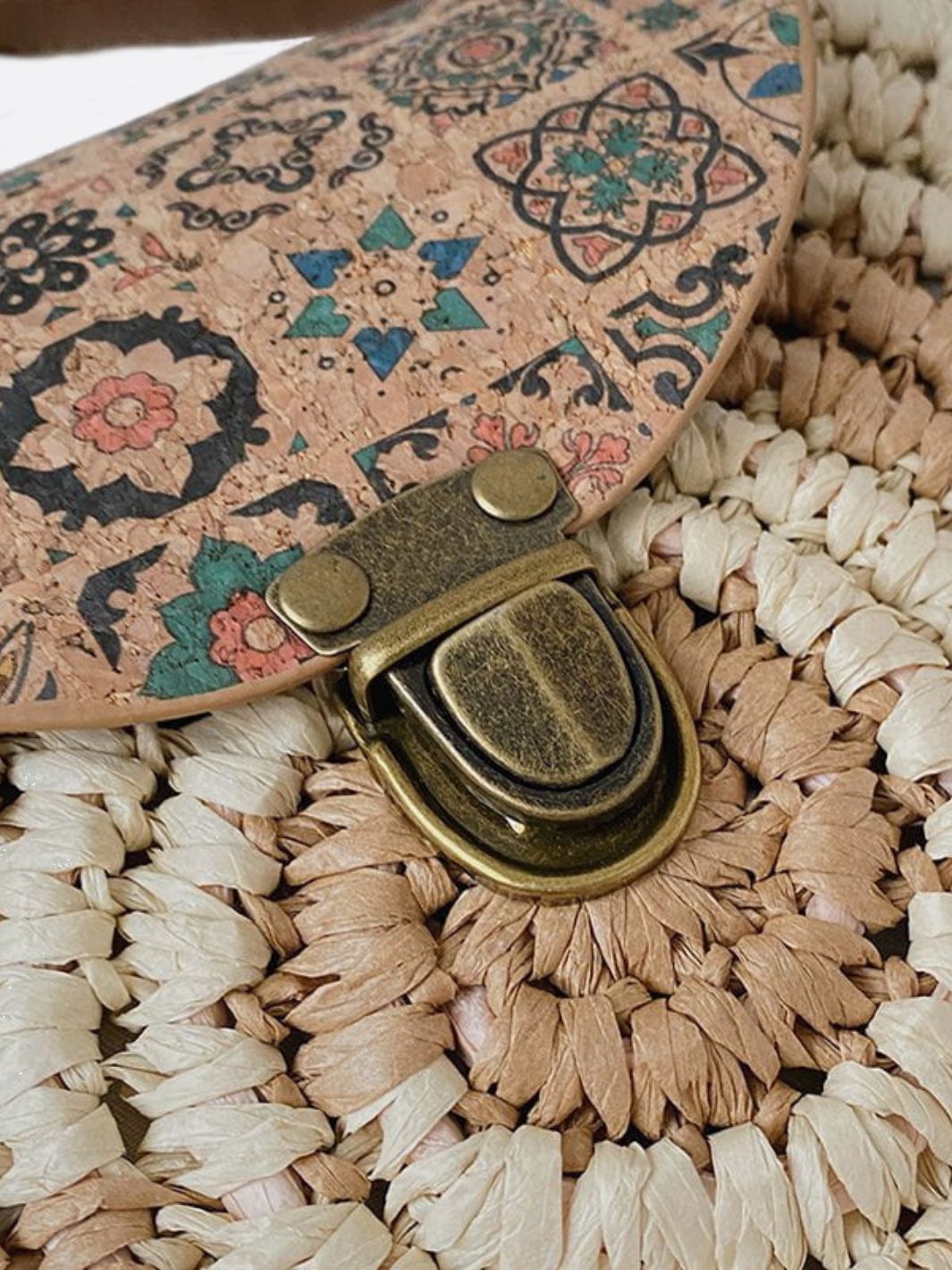 Round Woven Crossbody Bag with Patterned Flap – Boho Chic - in Khaki | Arvea Bags