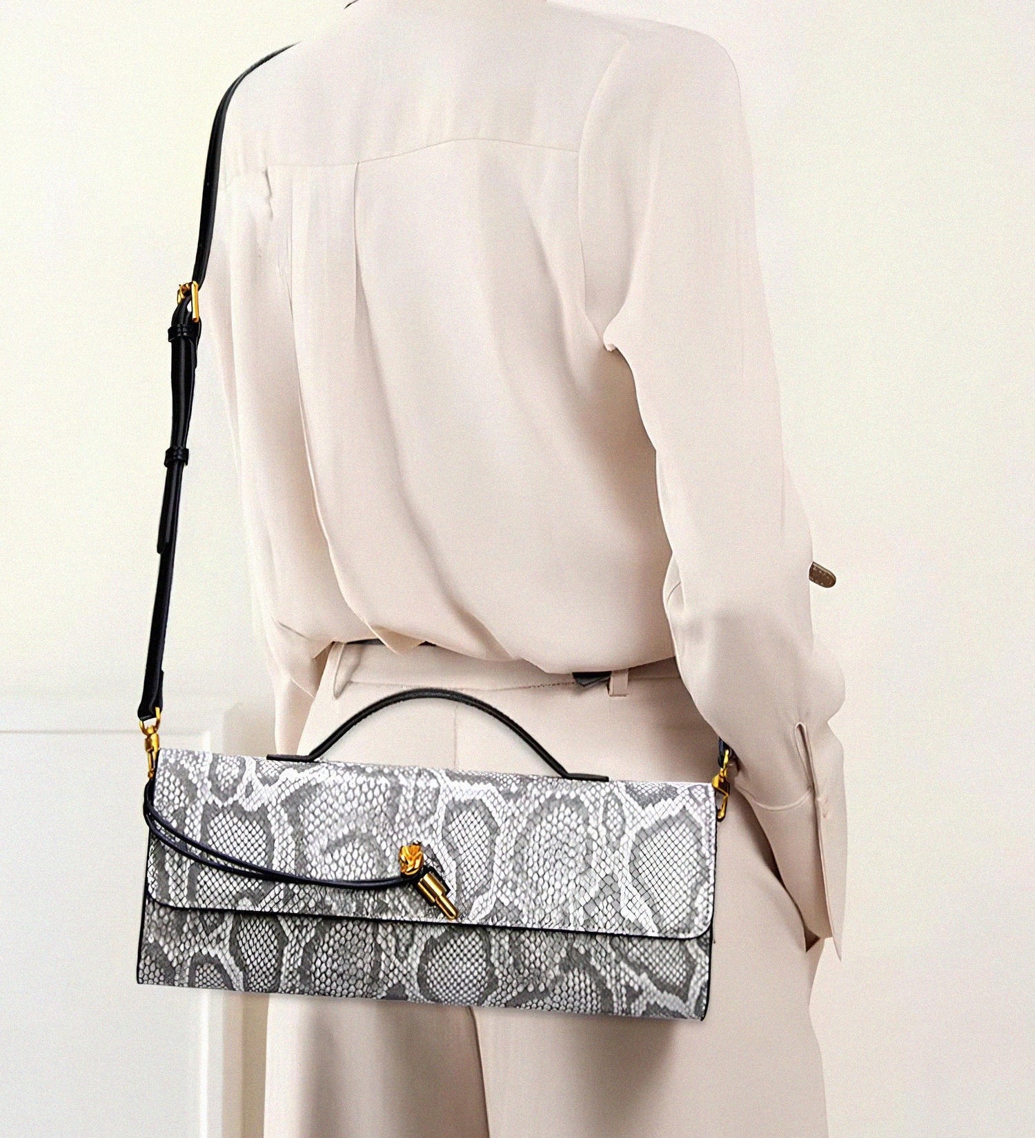 Separhine | Snakeskin Clutch Bag – Faux Leather Evening Bag with Gold Lock - in Light Grey | Arvea Bags
