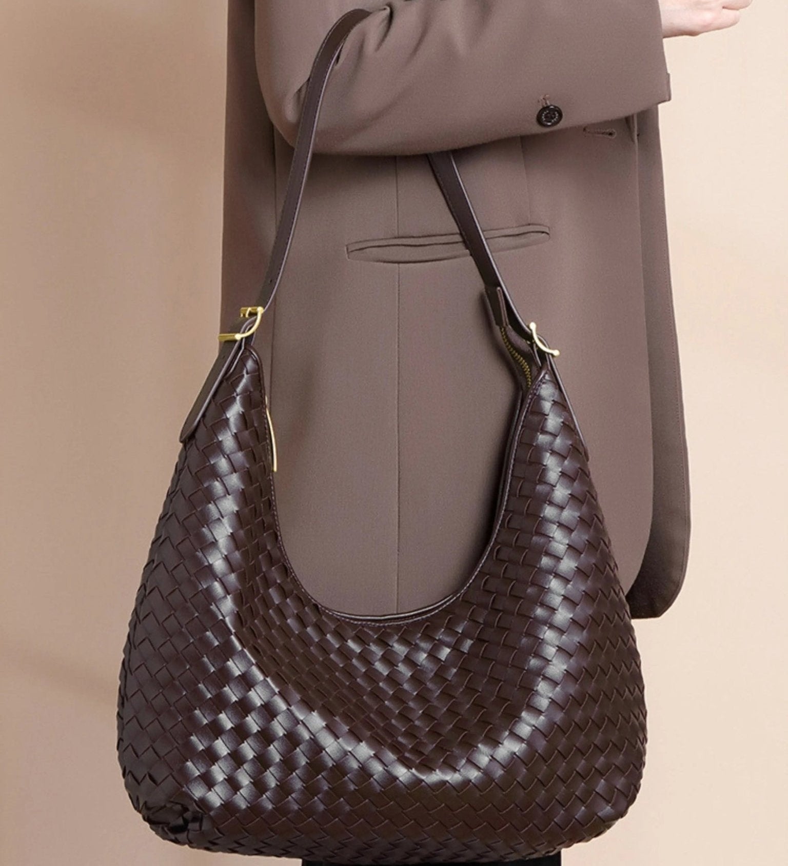 Siena | Brown Woven Leather Shoulder Bag – Sophisticated & Timeless - in Grey | Arvea Bags