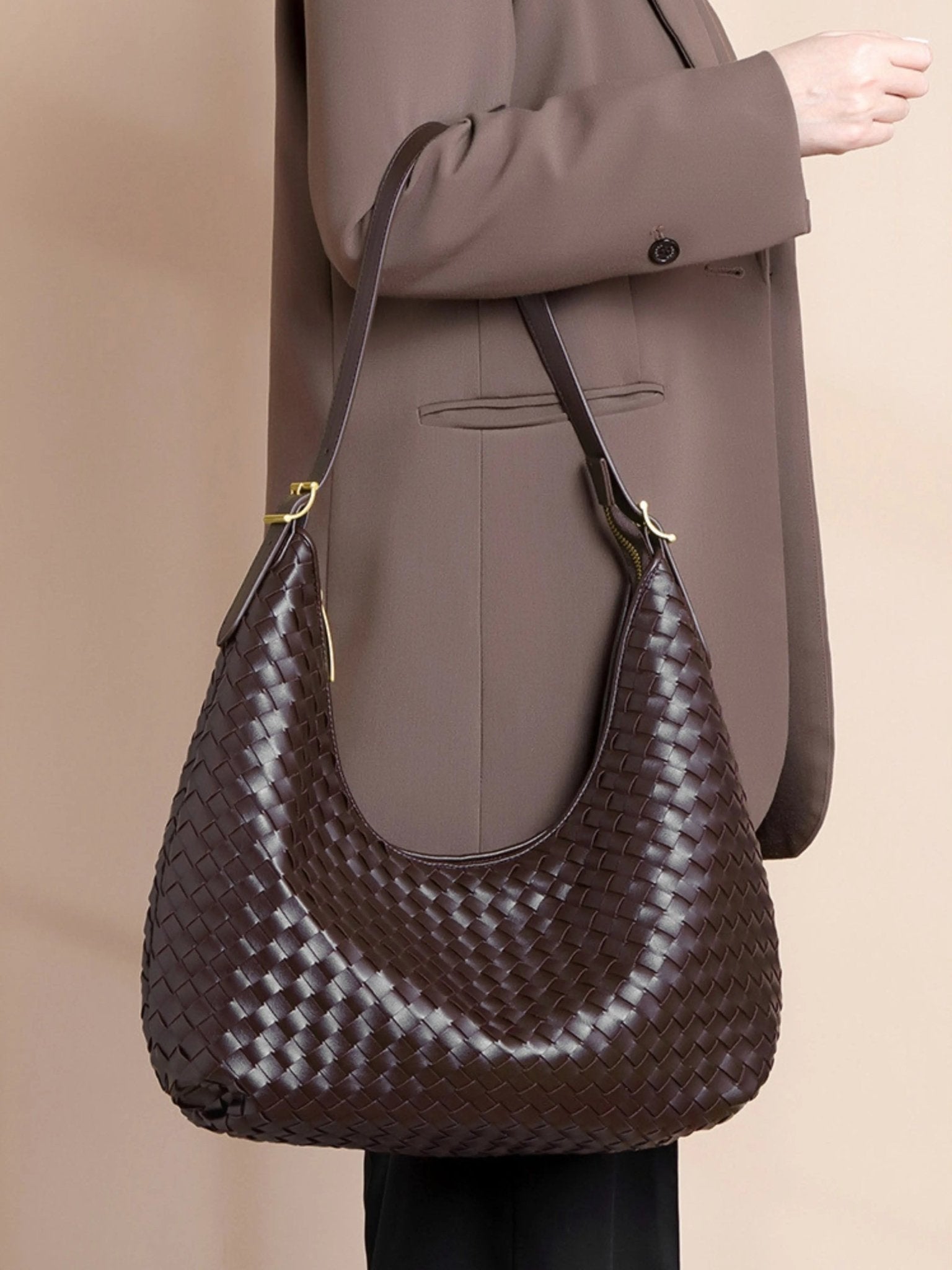 Siena | Brown Woven Leather Shoulder Bag – Sophisticated & Timeless - in Grey | Arvea Bags