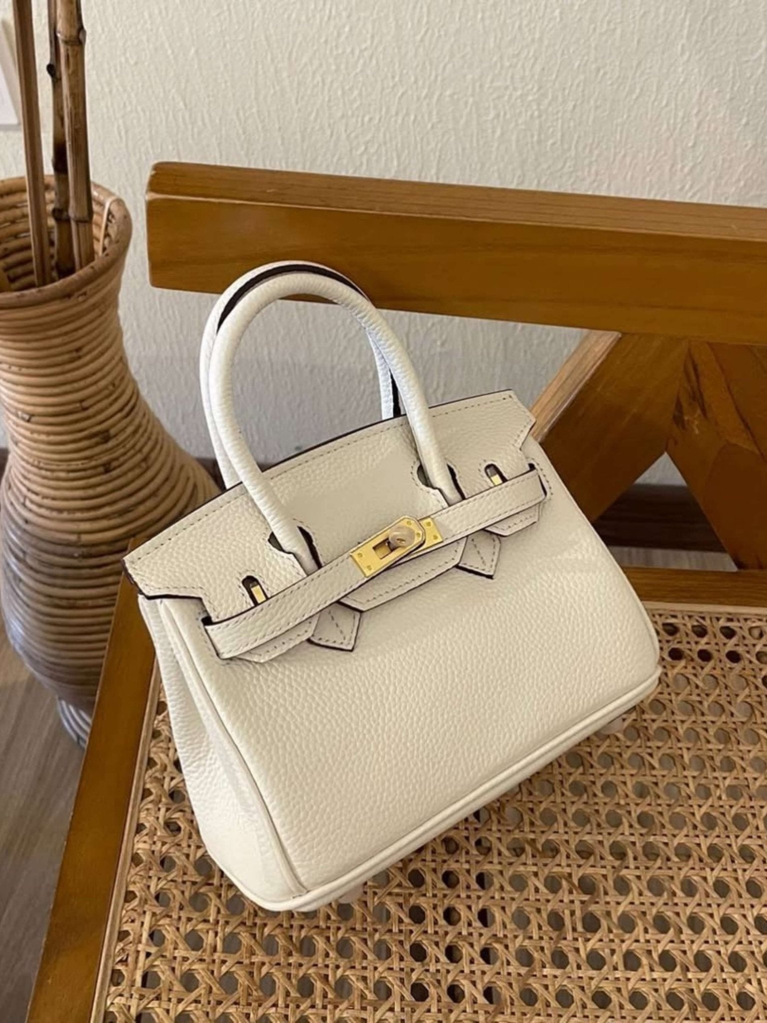 Stella Iconic Leather Handbag – Timeless, Structured & Luxurious - in Black | Arvea Bags
