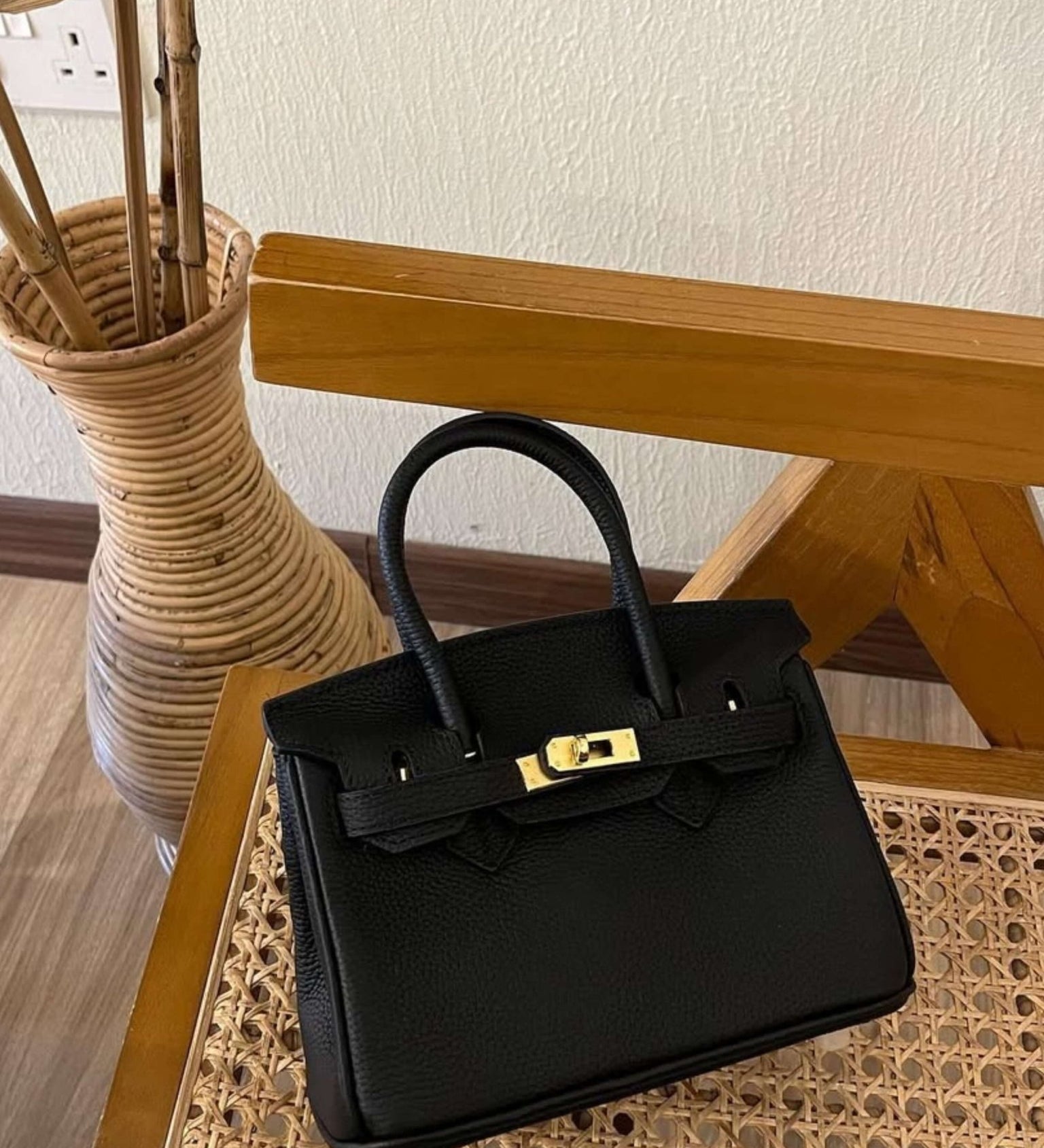 Stella Iconic Leather Handbag – Timeless, Structured & Luxurious - in Black | Arvea Bags