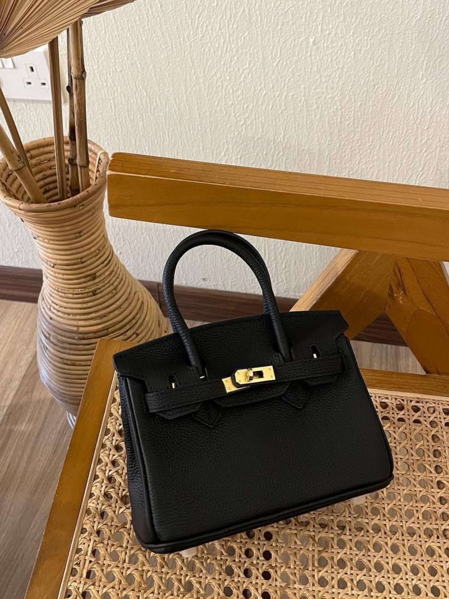 Stella Iconic Leather Handbag – Timeless, Structured & Luxurious - in Black | Arvea Bags