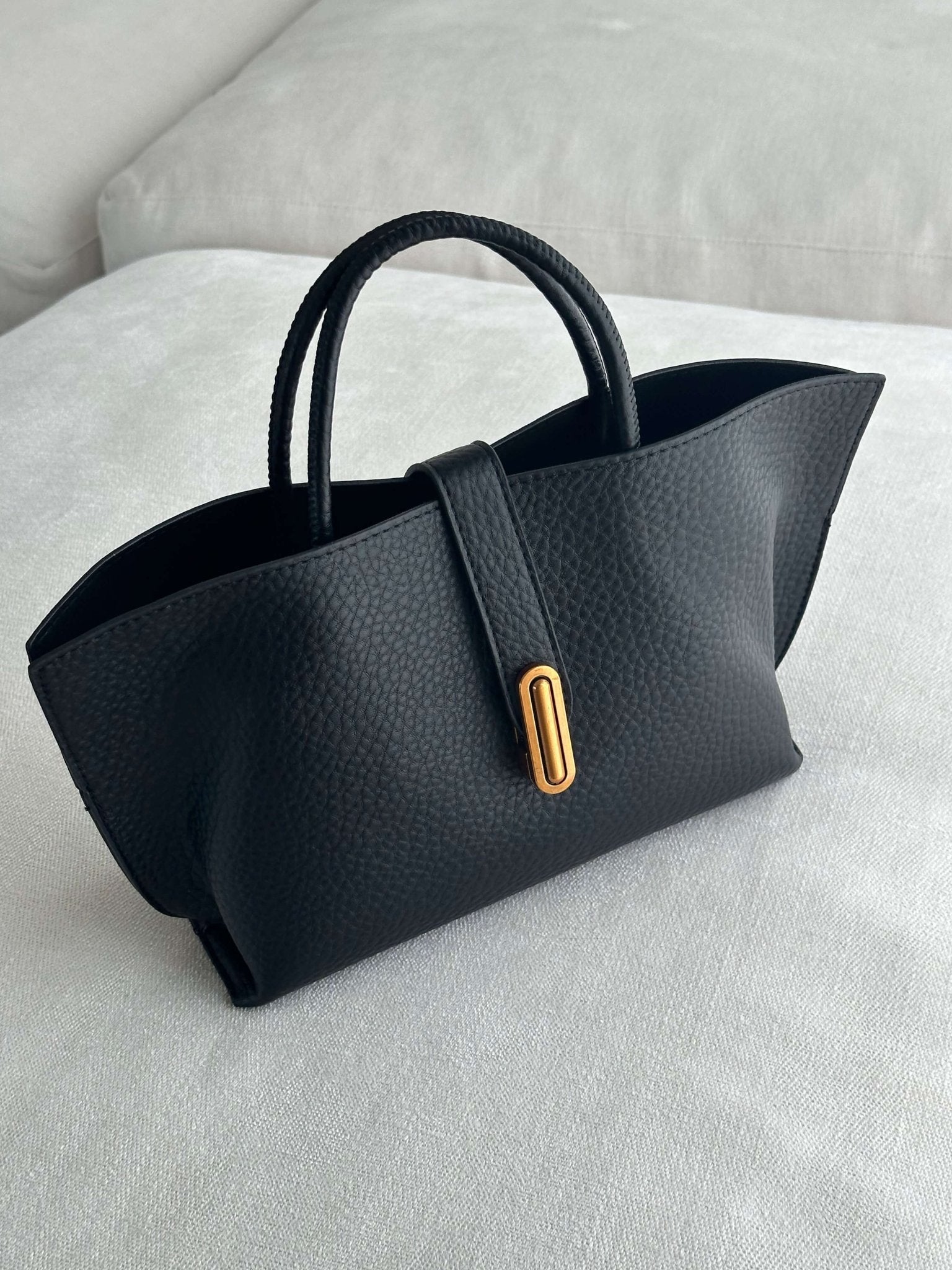 Structured Tote Handbag – Elegant Everyday Shoulder Bag for Work & Outings - in Black | Arvea Bags