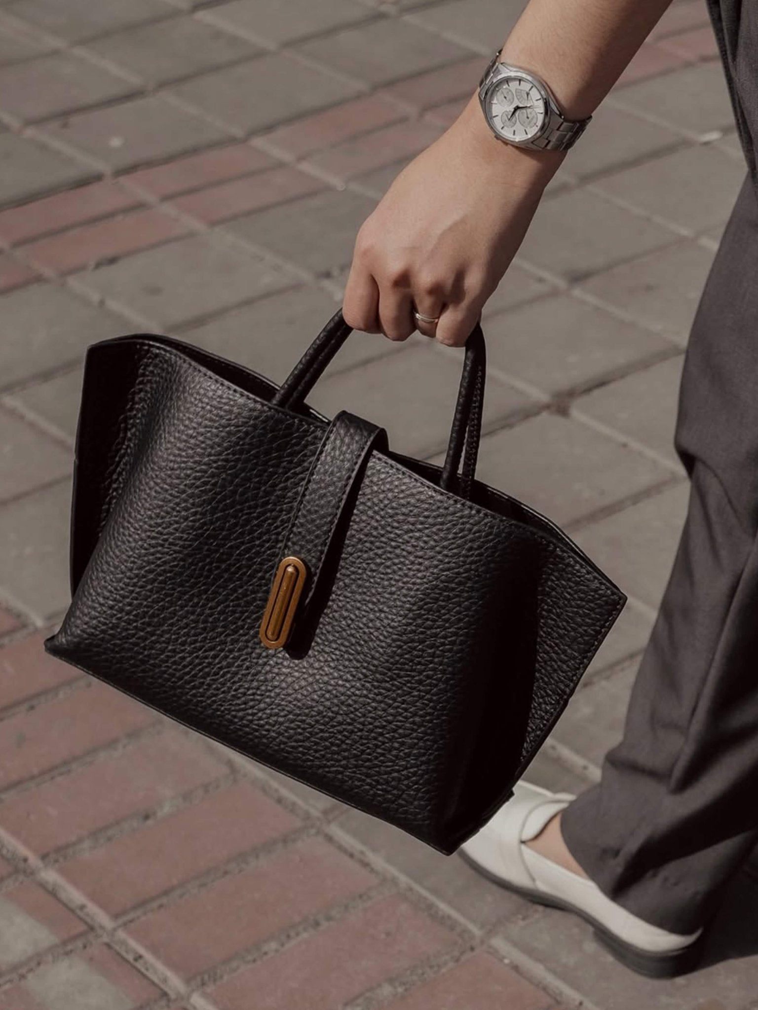 Structured Tote Handbag – Elegant Everyday Shoulder Bag for Work & Outings - in Black | Arvea Bags