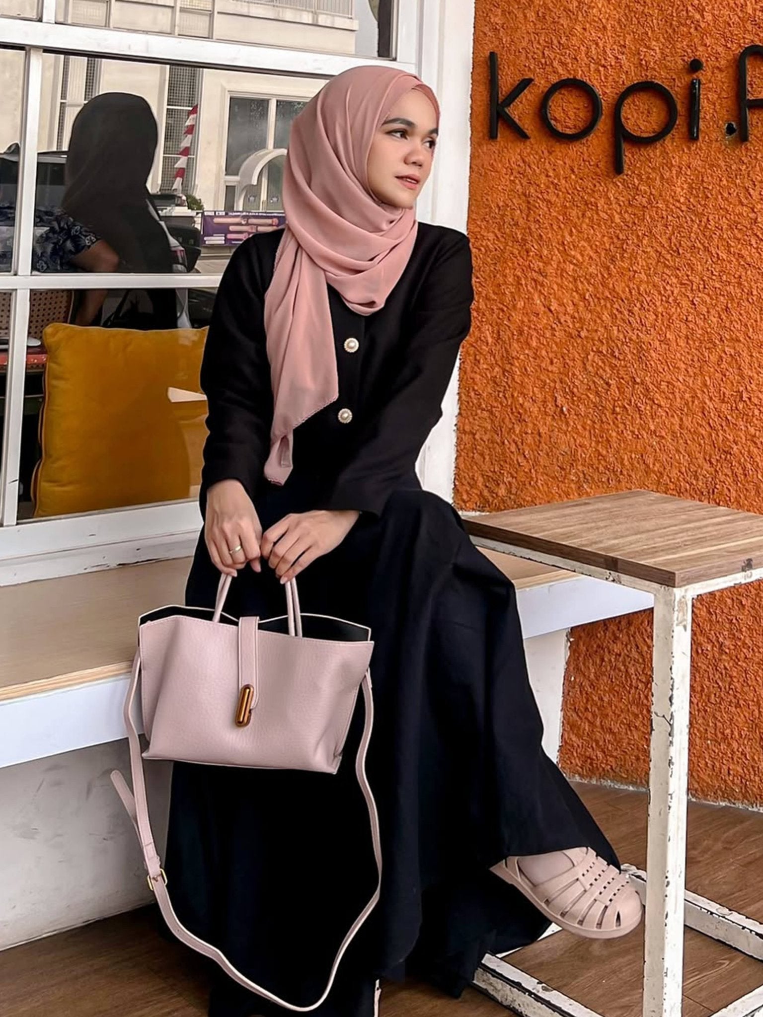 Structured Tote Handbag – Elegant Everyday Shoulder Bag for Work & Outings - in Pink | Arvea Bags