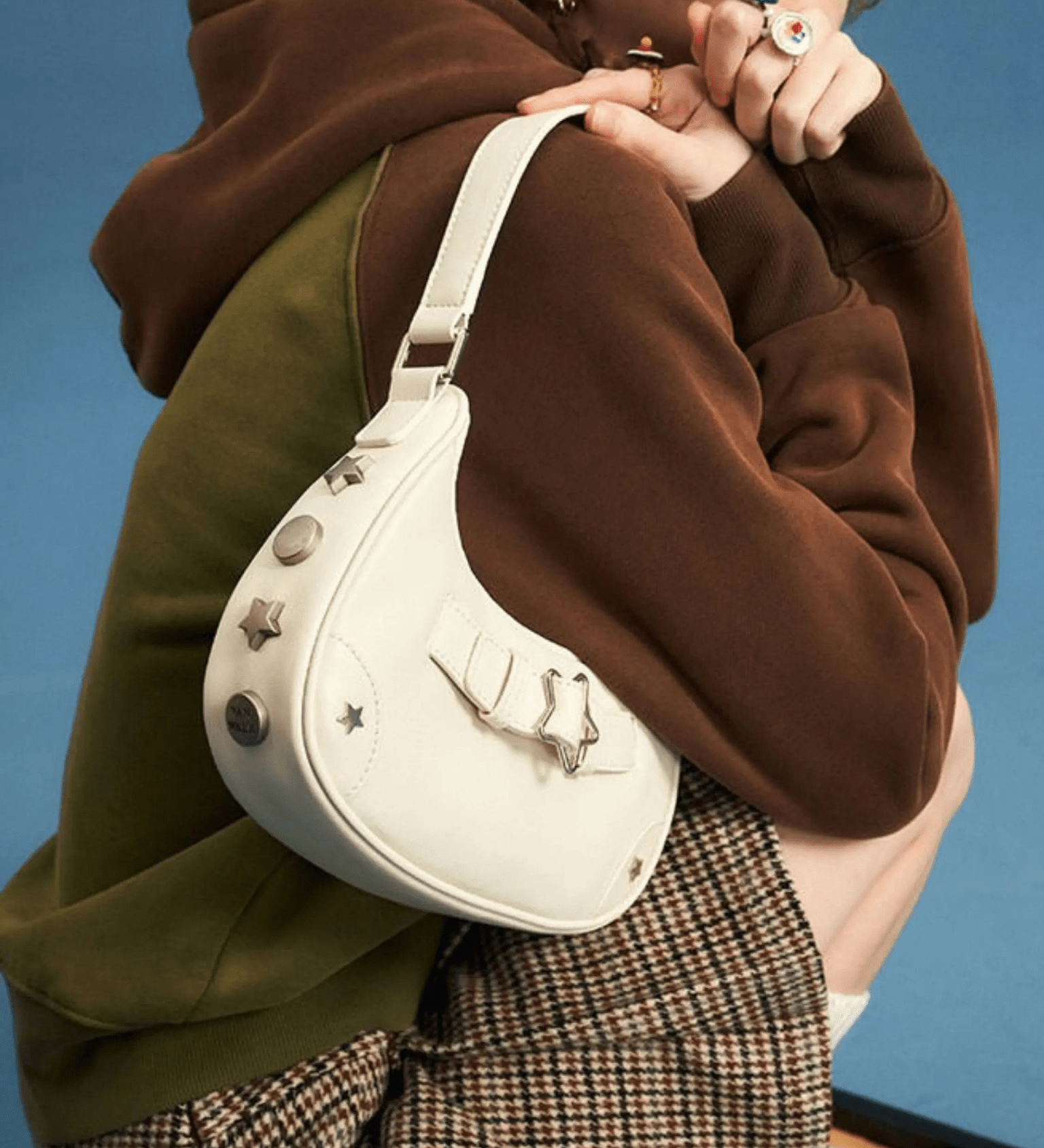 Sylvienne | Luxe White Star - Embellished Shoulder Bag – Playful & Chic - in Light Beige | Arvea Bags