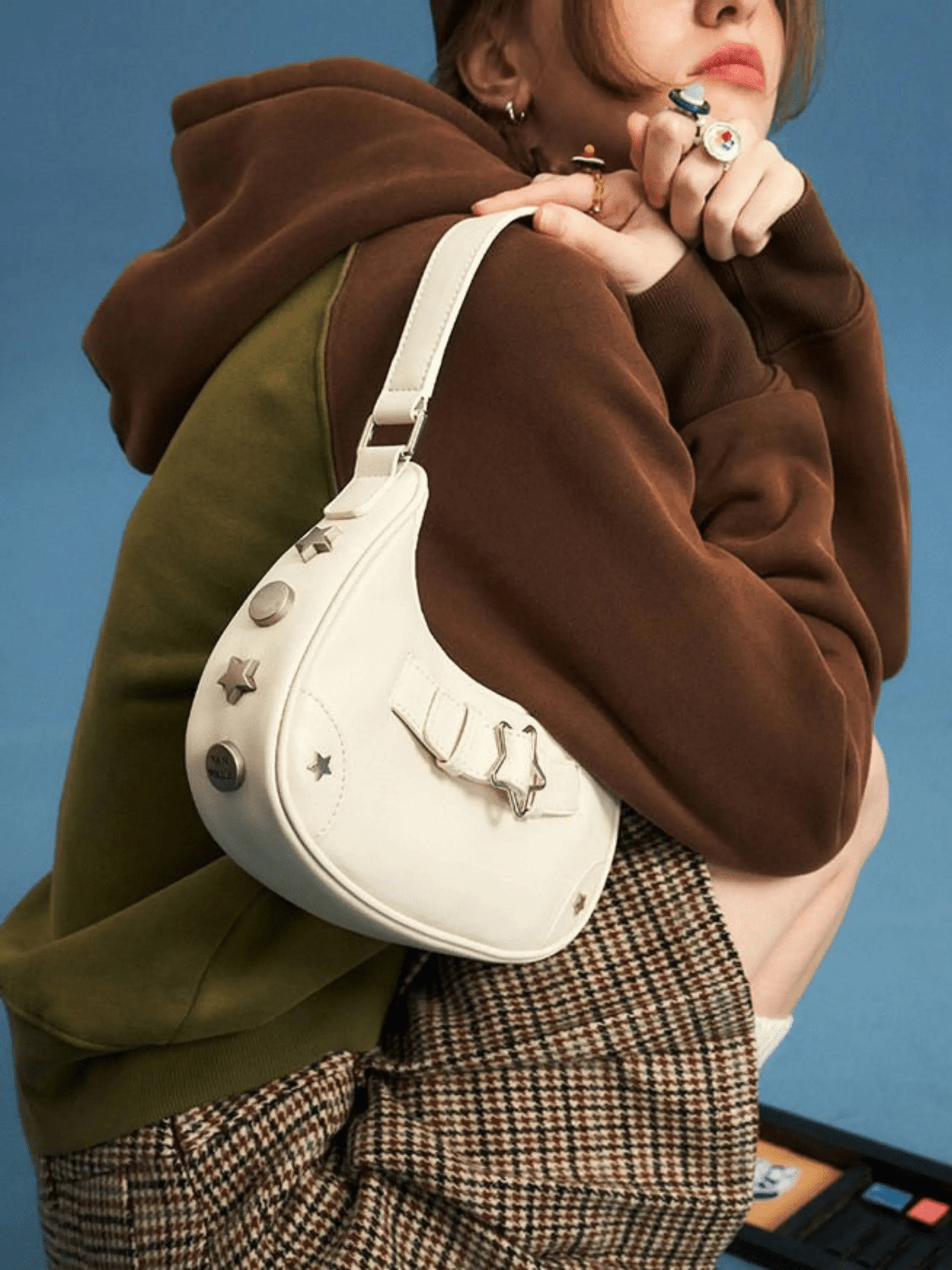 Sylvienne | Luxe White Star - Embellished Shoulder Bag – Playful & Chic - in Light Beige | Arvea Bags