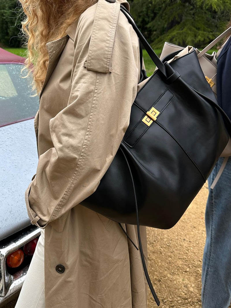 Vegan Leather Shopper Bag – Spacious Structured Tote with Minimalist Design - in Black | Arvea Bags