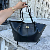 Vegan Leather Shopper Bag – Spacious Structured Tote with Minimalist Design - in Black | Arvea Bags
