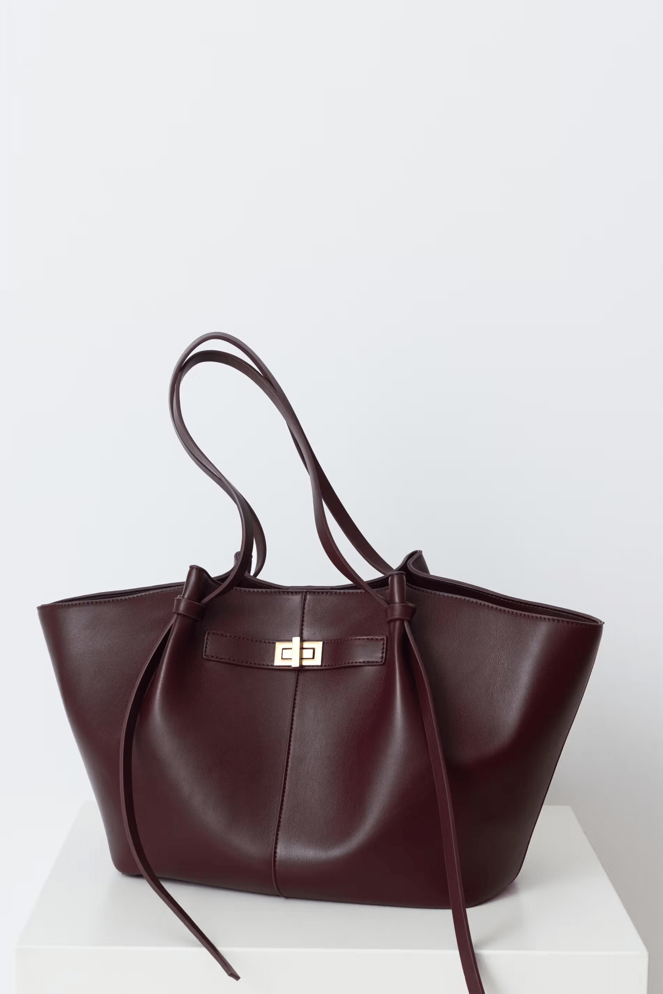 Vegan Leather Shopper Bag – Spacious Structured Tote with Minimalist Design - in Burgundy | Arvea Bags