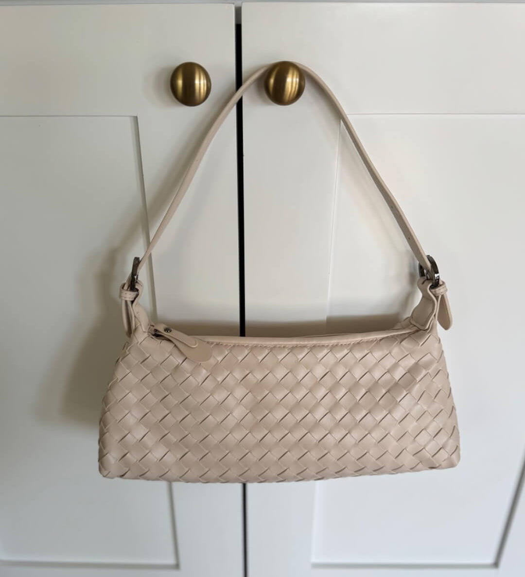 Vegan Leather Woven Shoulder Bag – Elegant Handbag with Adjustable Strap - in Black | Arvea Bags