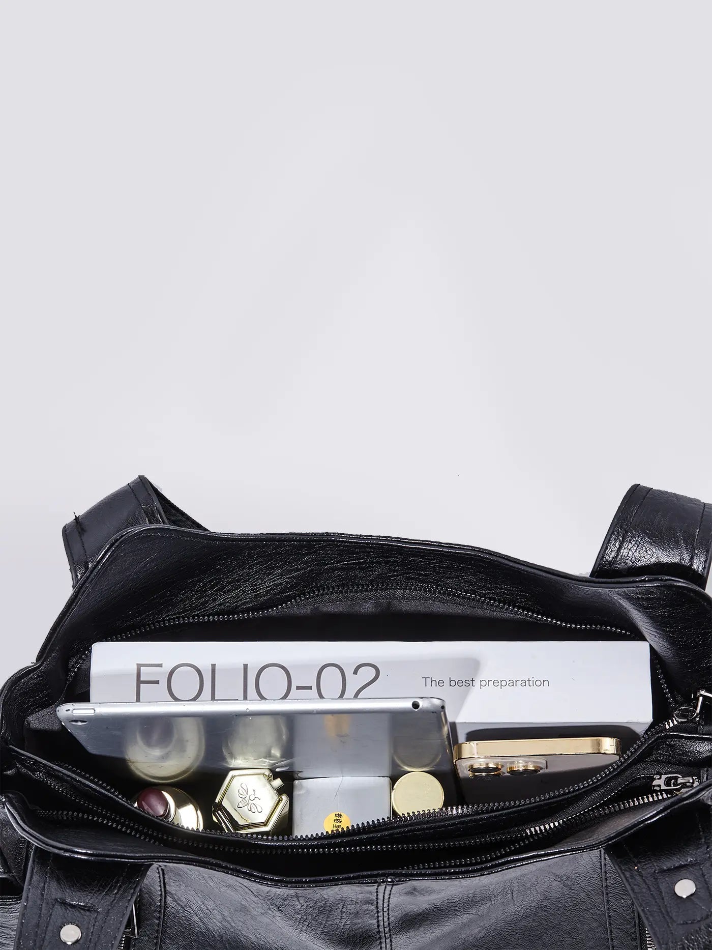 Vicky | Classic Multi - Pocket Shoulder Bag – Stylish & Versatile for Everyday Use - in Black | Arvea Bags