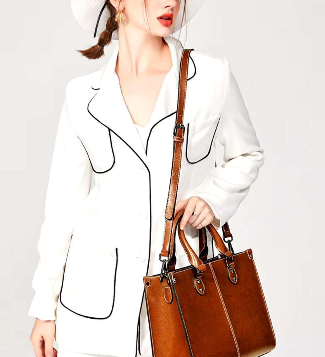 Vintage - Style Camel Leather Tote Bag – Professional & Timeless - in Camel | Arvea Bags