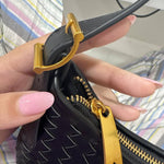 Woven Tote Bag with Zip Closure – Elegant Vegan Leather Shoulder Handbag - in Black | Arvea Bags