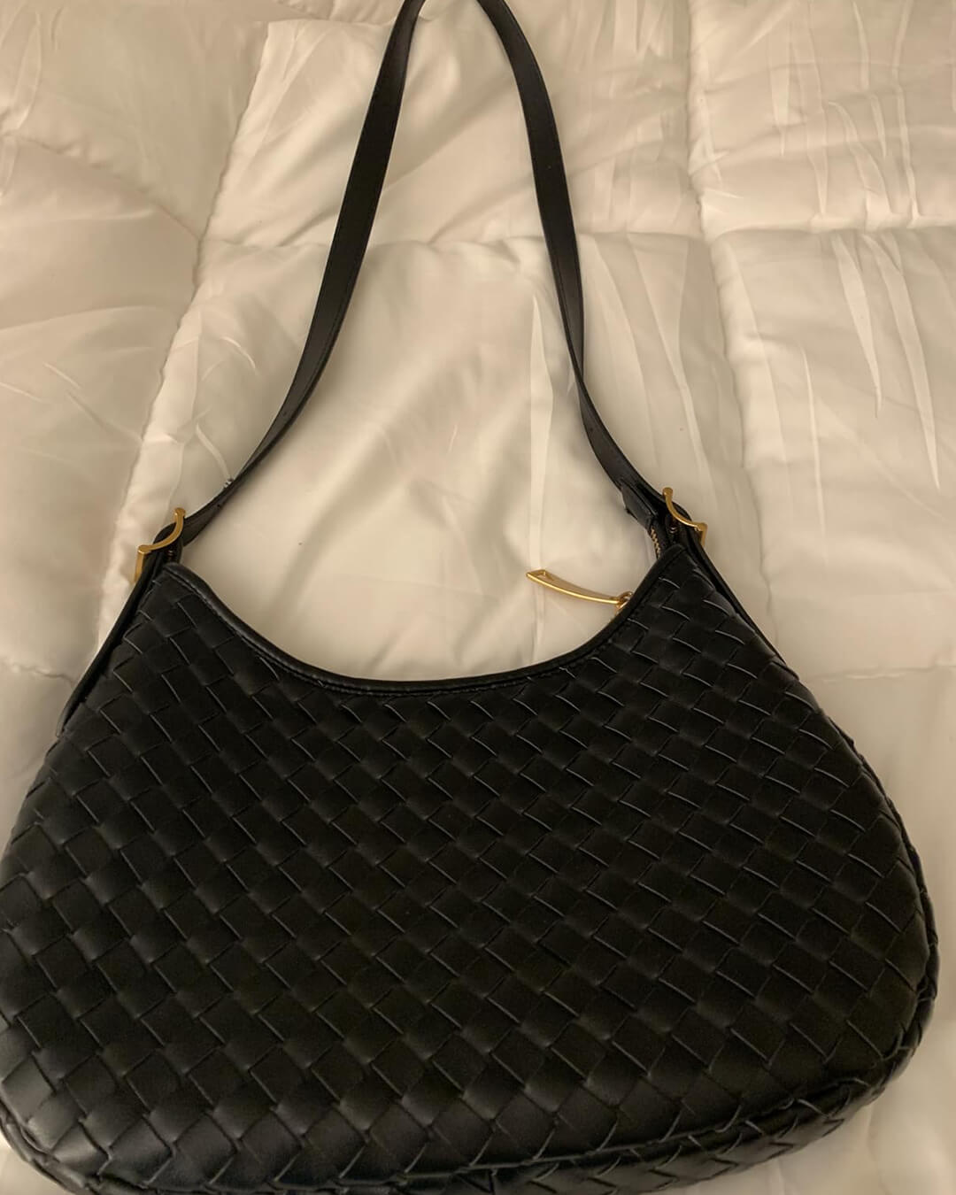 Woven Tote Bag with Zip Closure – Elegant Vegan Leather Shoulder Handbag - in Black | Arvea Bags