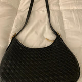 Woven Tote Bag with Zip Closure – Elegant Vegan Leather Shoulder Handbag - in Black | Arvea Bags